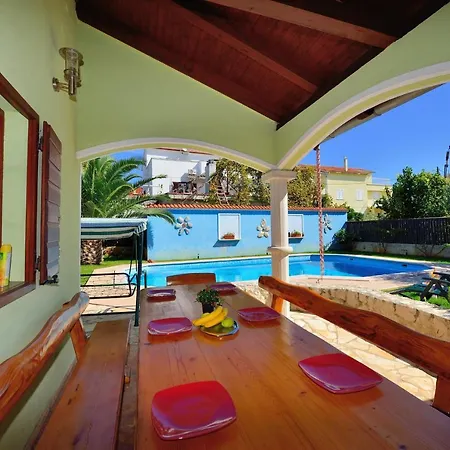 Family-friendly With Swimming Pool - 16336 Apartmán