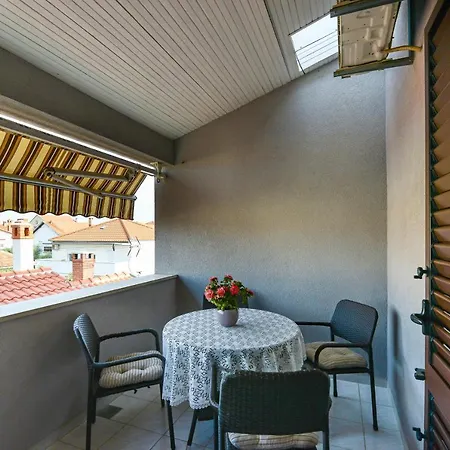 Appartement Family-friendly With Swimming Pool - 16336 Zadar