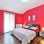 Family-friendly With Swimming Pool - 16336 דירה