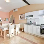 Family-friendly With Swimming Pool - 16336 דירה