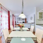 Family-friendly With Swimming Pool - 16336 Zadar