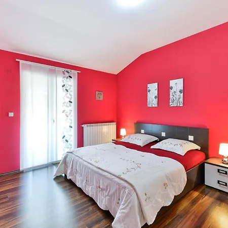 Family-friendly With Swimming Pool - 16336 Apartment