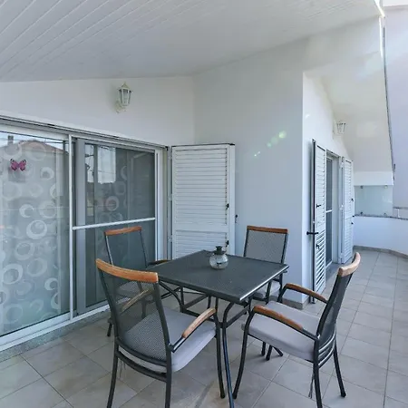 Apartment Family Friendly With A Swimming Pool - 16336 Zadar
