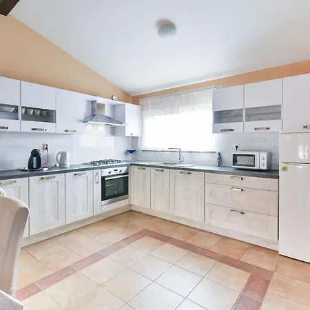 Family Friendly With A Swimming Pool - 16336 * 자다르
