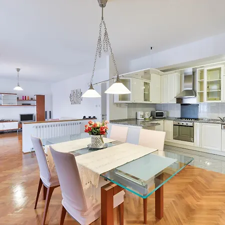 Family-friendly With Swimming Pool - 16336 Apartment *
