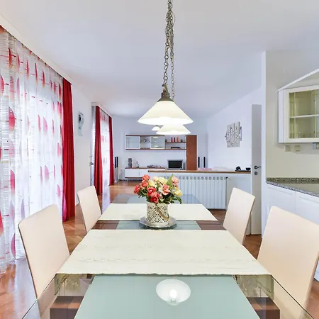 Family-friendly With Swimming Pool - 16336 Zadar