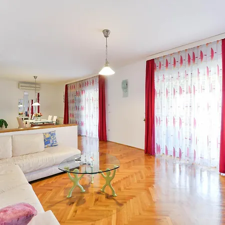 Family-friendly With Swimming Pool - 16336 Zadar