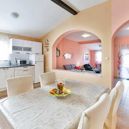 Apartment Family-friendly With Swimming Pool - 16336 Zadar