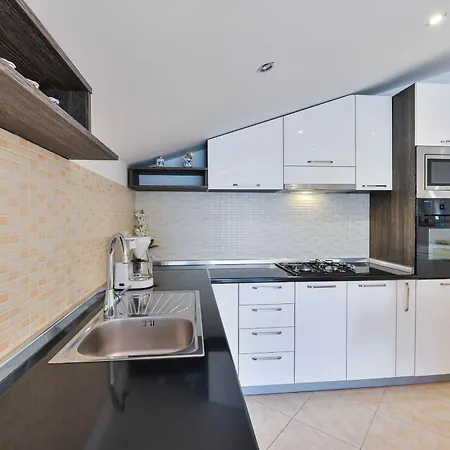 Apartman Family-friendly With Swimming Pool - 16336 *