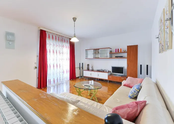 Apartamento Family-friendly With Swimming Pool - 16336