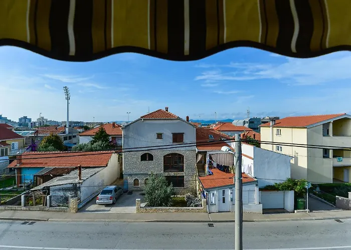 Family-friendly With Swimming Pool - 16336 Zadar