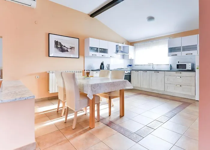 Family-friendly With Swimming Pool - 16336