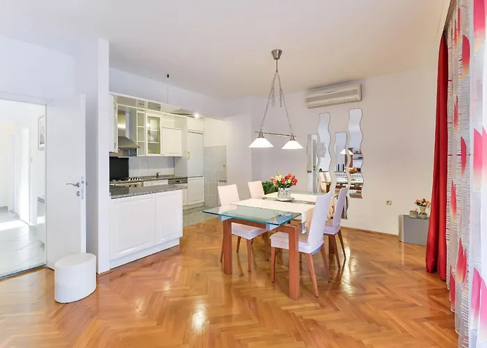 Family-friendly With Swimming Pool - 16336 Apartamento Zadar