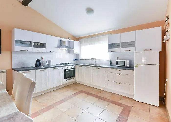 Family-friendly With Swimming Pool - 16336 * Zadar