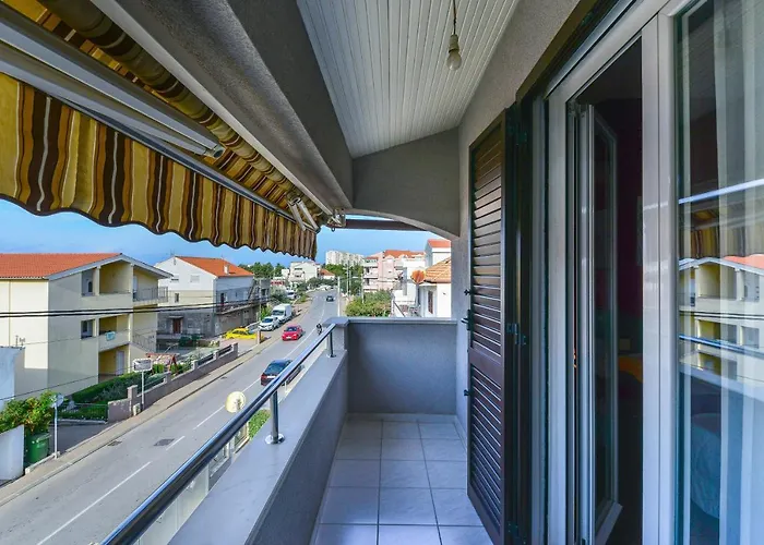 Apartamento Family-friendly With Swimming Pool - 16336 *