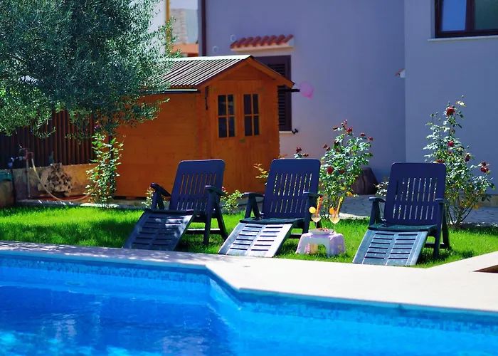 Apartamento Family-friendly With Swimming Pool - 16336