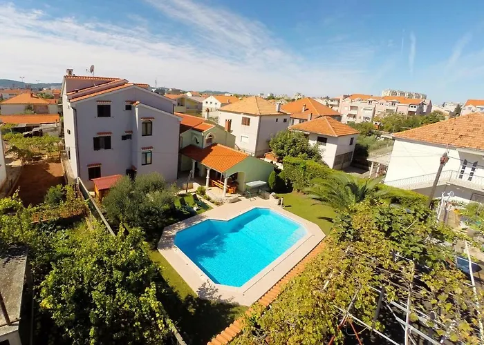 Family-friendly With Swimming Pool - 16336 Zadar